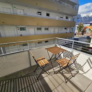 https://apt-stylish-in-1-parking-spot.innsbruckaustriahotels.com